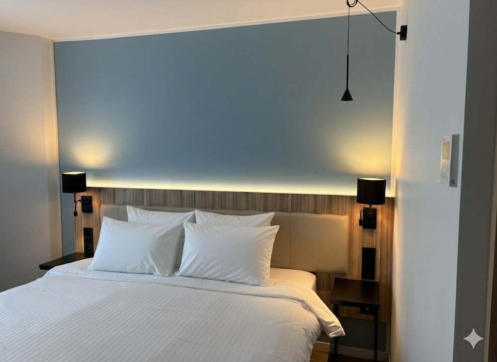 Фото Campanile Reims Centre Cathedrale