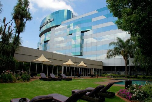 Внешний вид отеля Southern Sun O. R. Tambo International Airport в Городе Метрополитенского Муниципалитете Экурхулени, фото 1