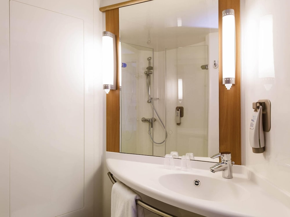 Фото ibis Edinburgh Centre South Bridge  Royal Mile