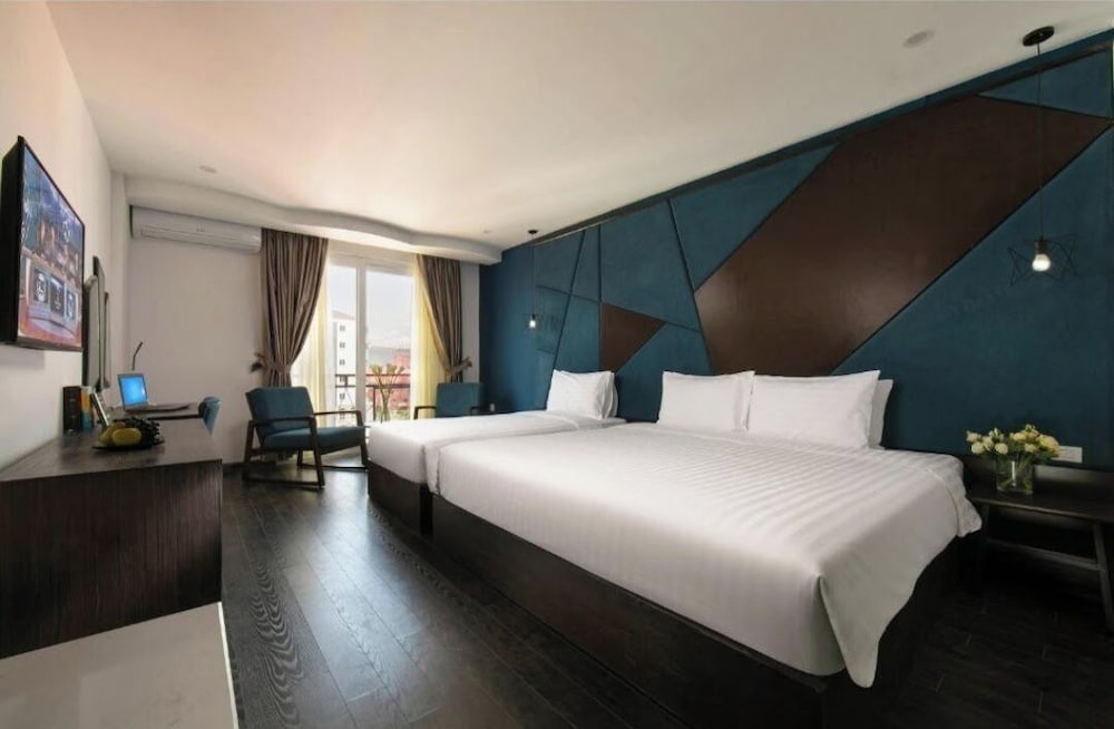 Фото Azalea Parkview Hotel