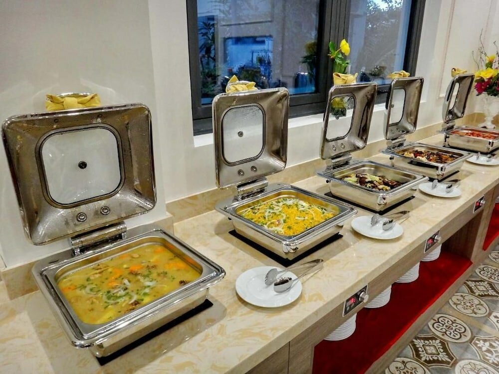 Фото Crown Nguyen Hoang Hotel