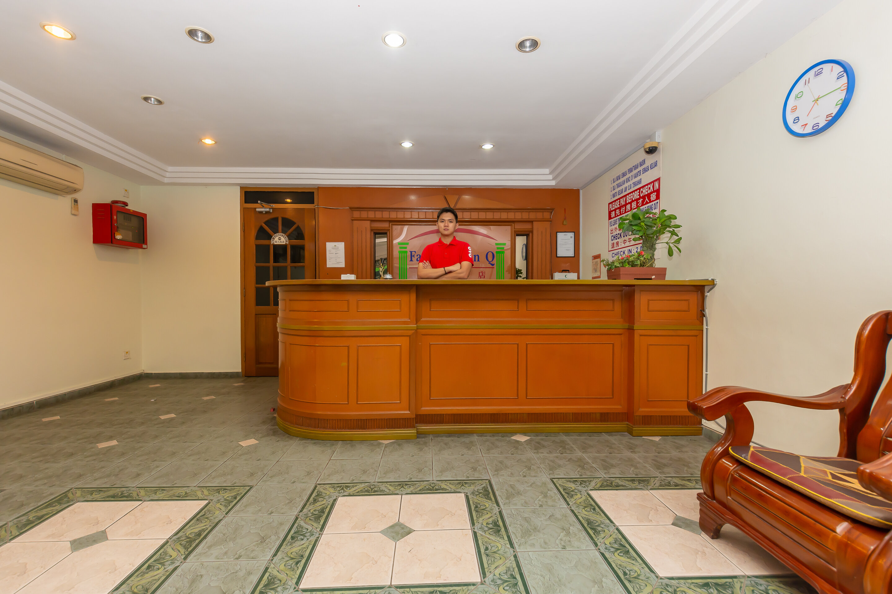Фото Oyo 764 Hotel Famous Inn