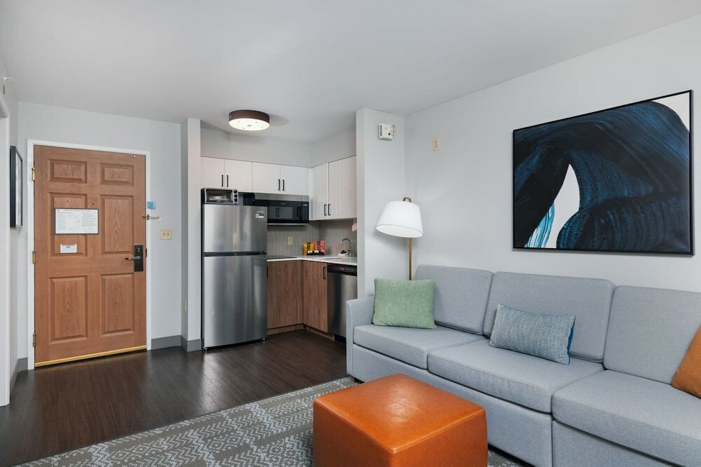 Фото Staybridge Suites Madison East, an Ihg Hotel