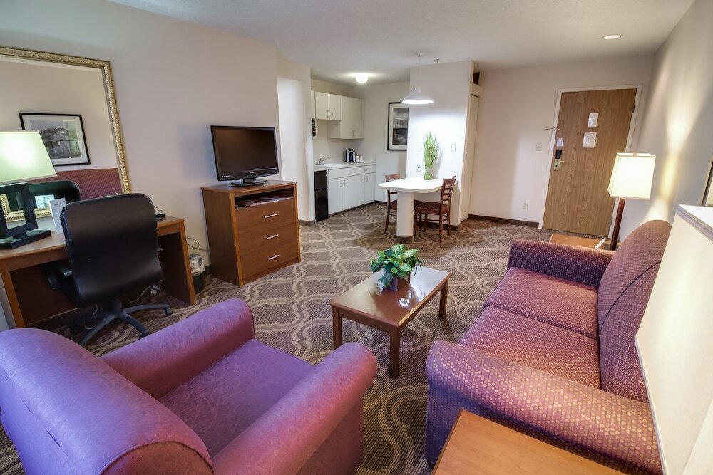 Фото Ashmore Inn and Suites