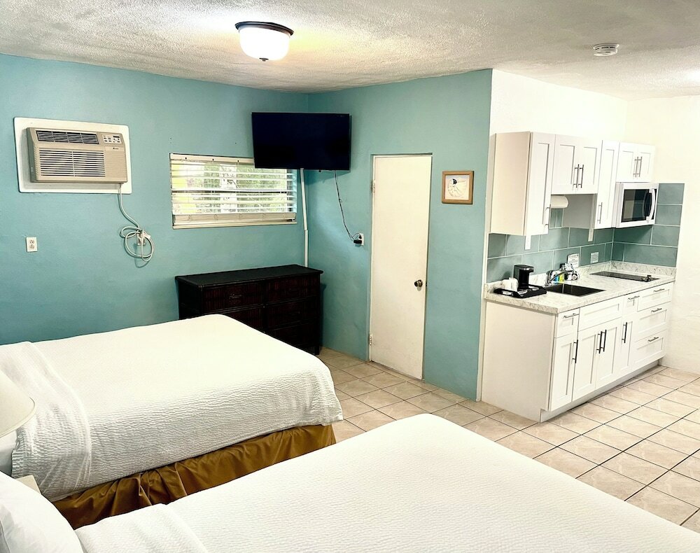 Фото The Pelican Key Largo Cottages