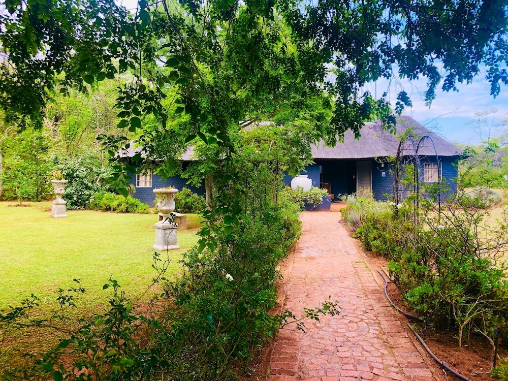 Фото Shangri-La Country Hotel
