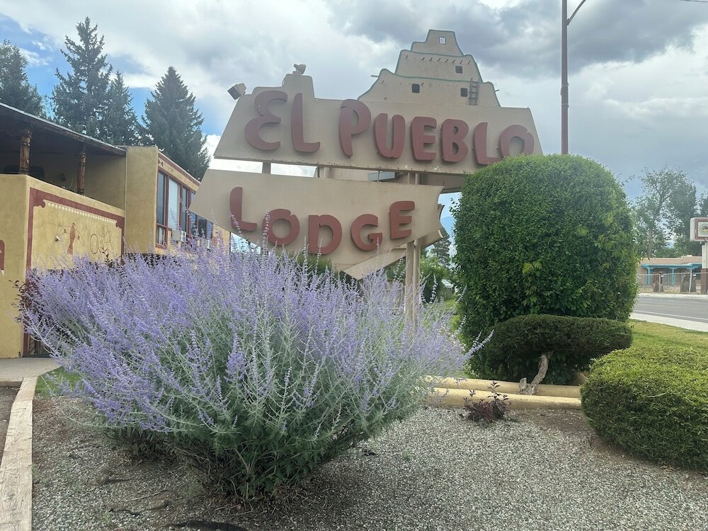 Фото El Pueblo Lodge