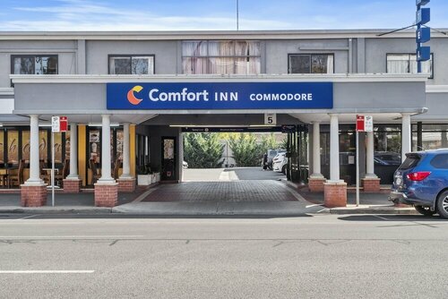 Гостиница Commodore Motor Inn Albury в Олбери