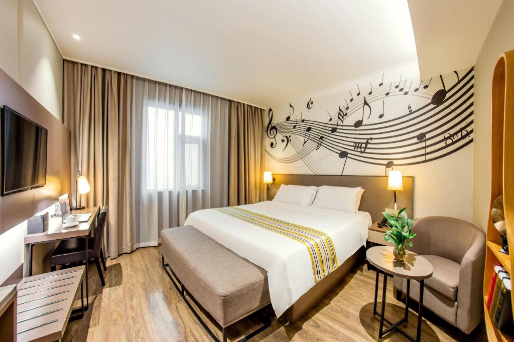 Фото Homeinn Plus Hotel Shanghai Bund Jinling East Road