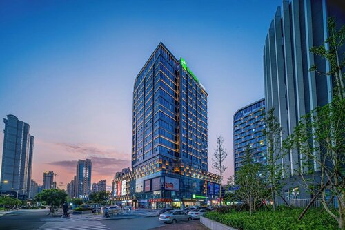 Гостиница Holiday Inn Express Nanchang West Station, an Ihg Hotel в Наньчане