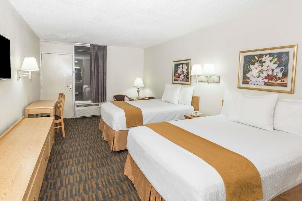 Фото Days Inn by Wyndham Adel I 75