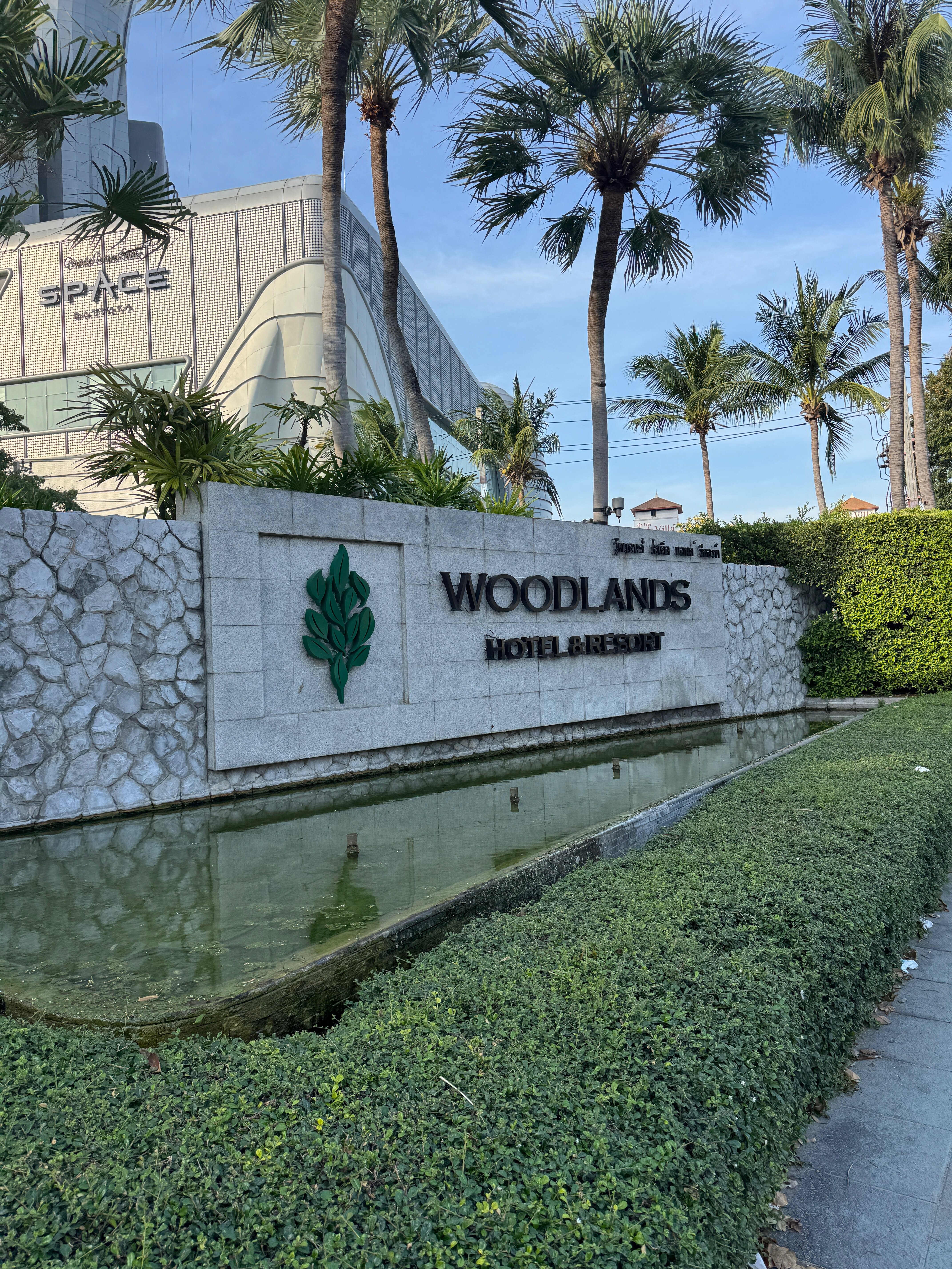 Фото Woodlands Hotel & Resort