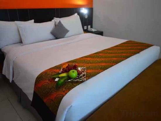 Фото J Hotel Bandara Soekarno Hatta