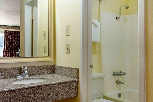 Гостиница Econo Lodge Waco North I-35 в Лейси-Лейквью