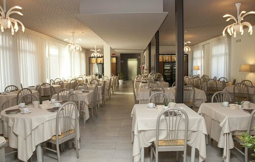 Внешний вид отеля Hotel Helvetia в Езоле, фото 5