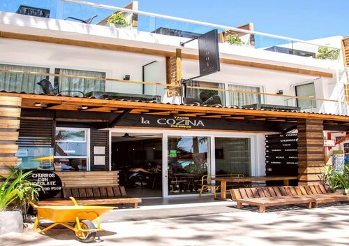 Zuzuni Boutique