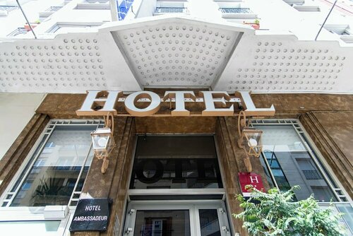 Гостиница Hotel Ambassadeur в Нантере