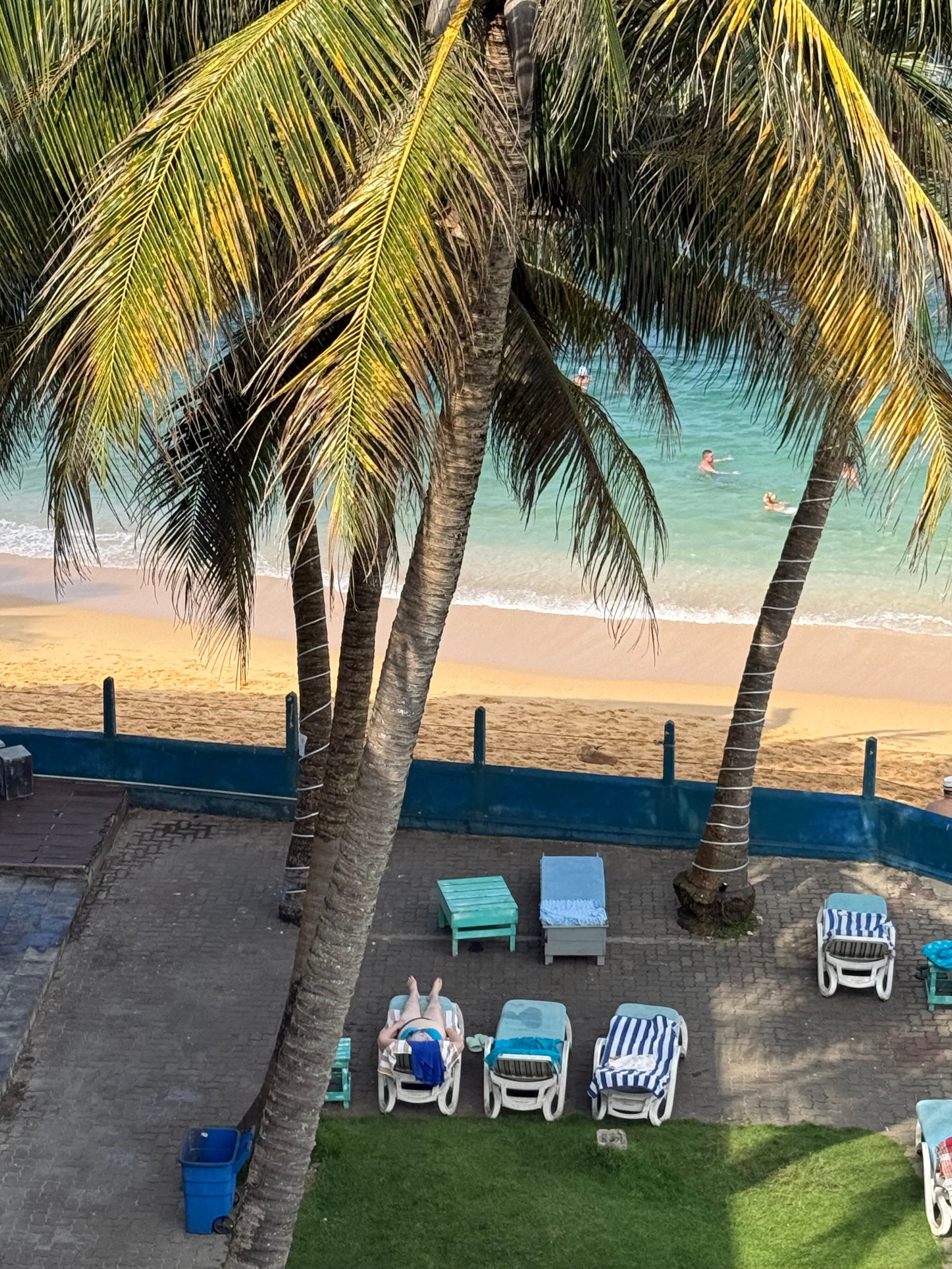 Фото Hikkaduwa Beach Hotel