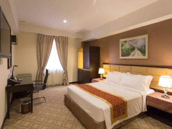 Фото Hallmark Crown Hotel