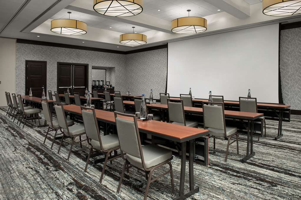 Фото Embassy Suites Springfield