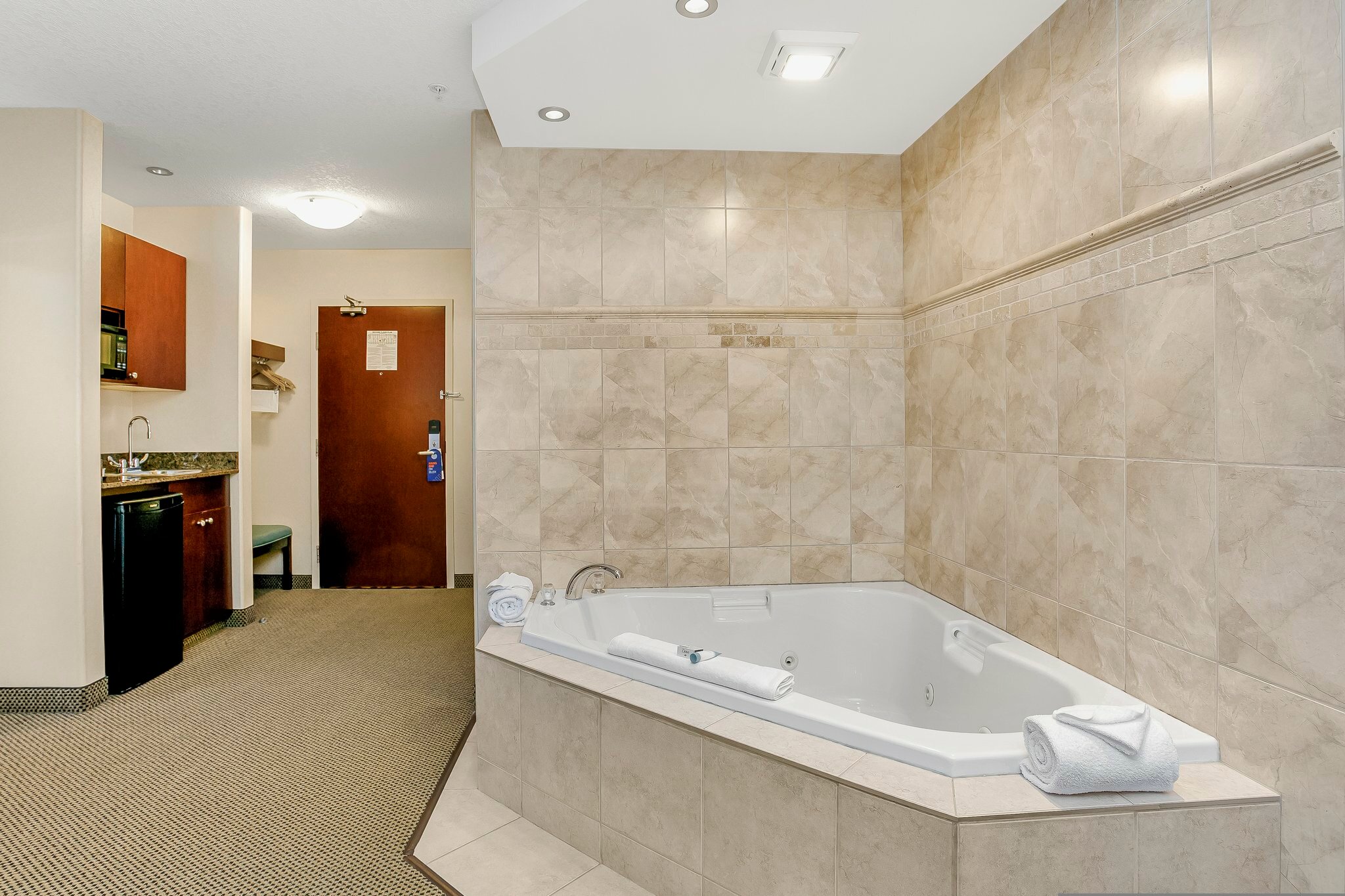 Фото Holiday Inn Express Hotel & Suites Whitecourt, an Ihg Hotel