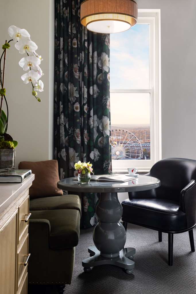 Фото The Candler Hotel Atlanta, Curio Collection by Hilton