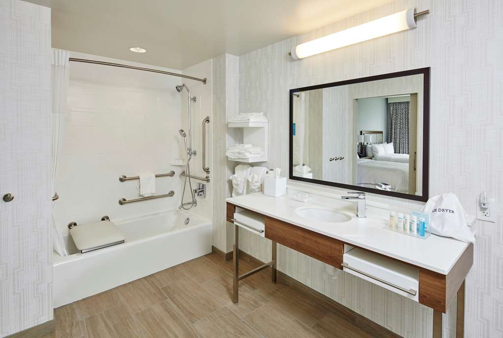 Фото Hampton Inn & Suites Sacramento at Csus