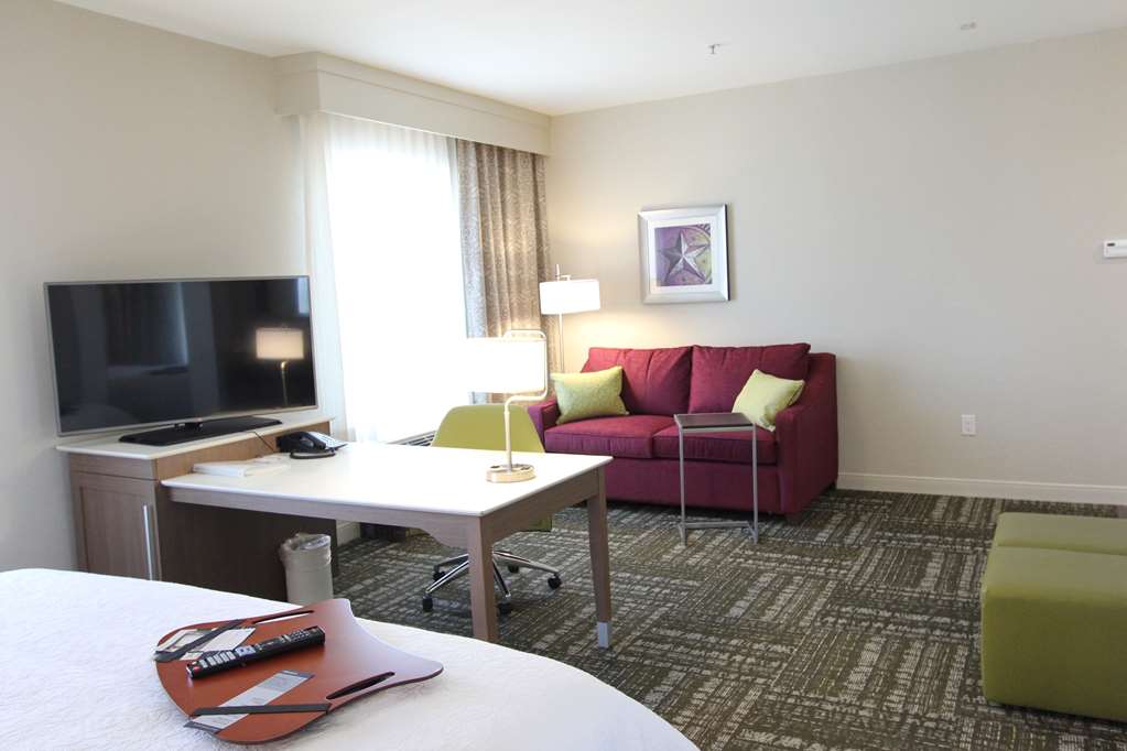 Фото Hampton Inn & Suites Dallas Market Center