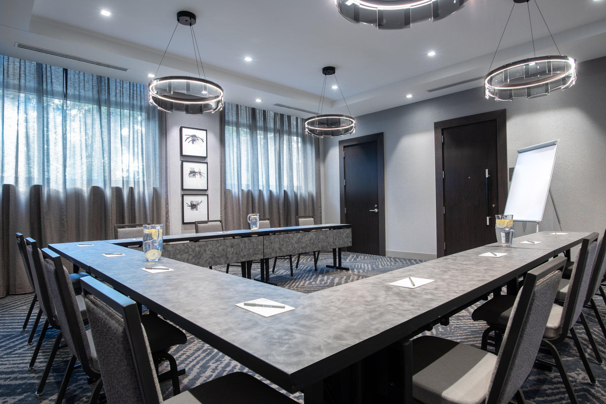 Фото Holiday Inn Express Boston Logan Airport - Revere, an Ihg Hotel