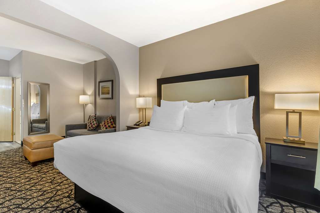Фото Best Western Plus Des Moines West Inn & Suites