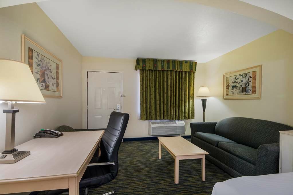Фото SureStay Hotel by Best Western Falfurrias