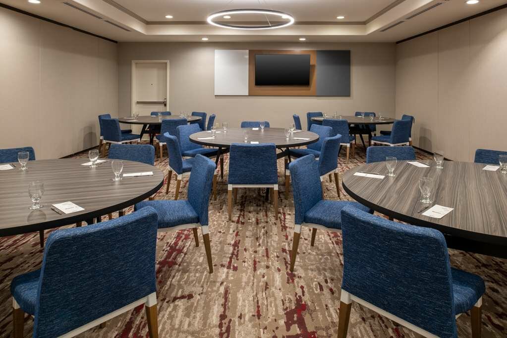 Фото Hilton Garden Inn Fontana