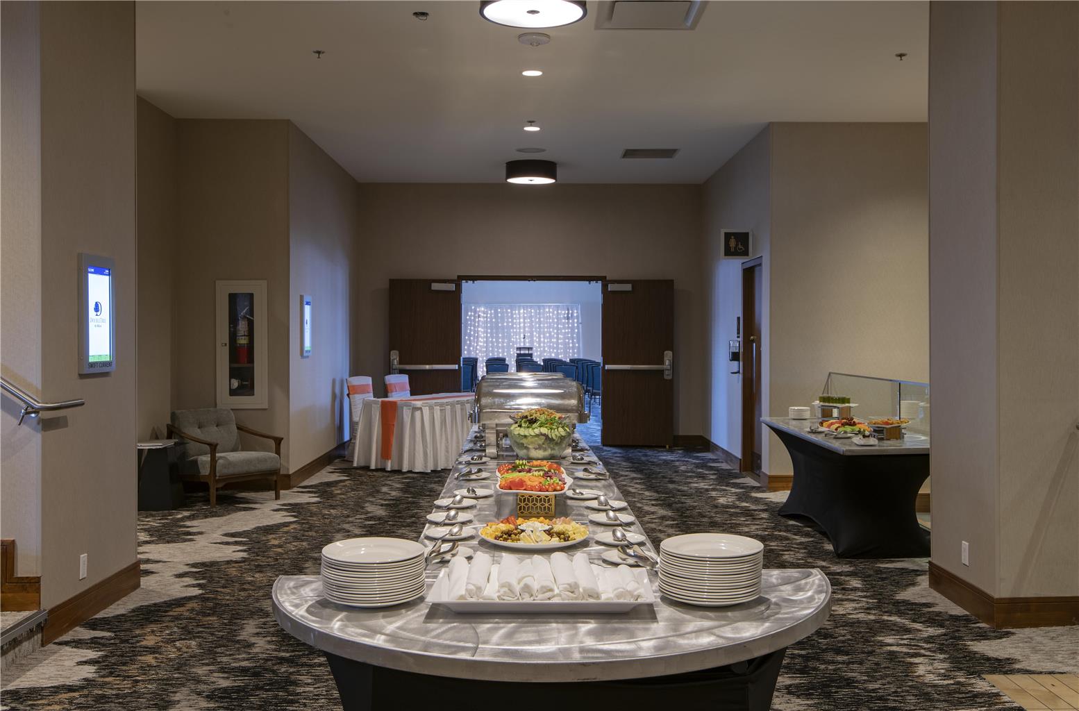 Фото DoubleTree by Hilton Hotel & Conference Centre Regina