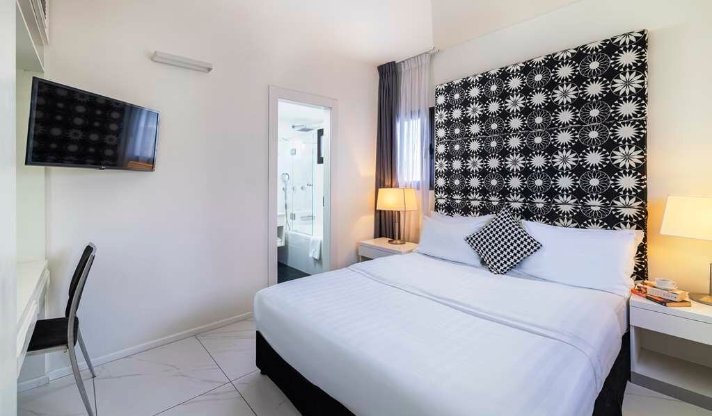 Фото Best Western Regency Suites Hotel