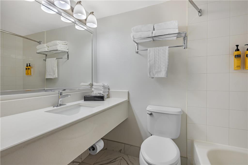 Фото Best Western Plus Suites Downtown