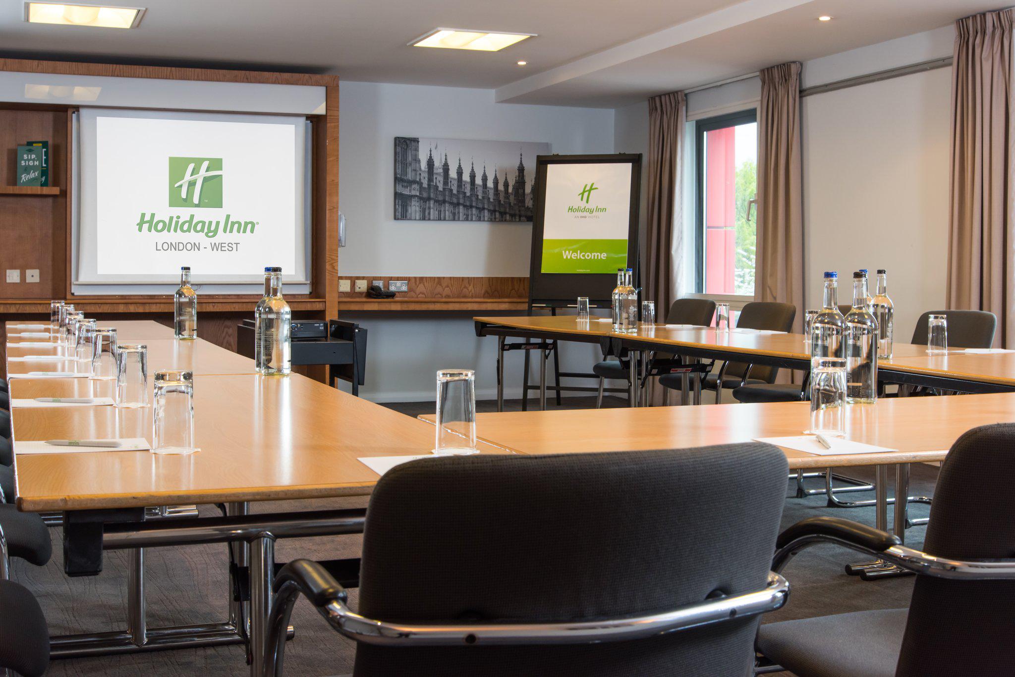 Фото Holiday Inn London - West, an Ihg Hotel