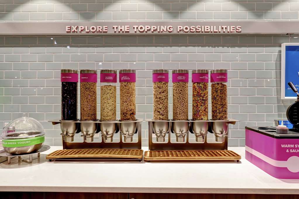 Фото Tru by Hilton Edmonton Windermere