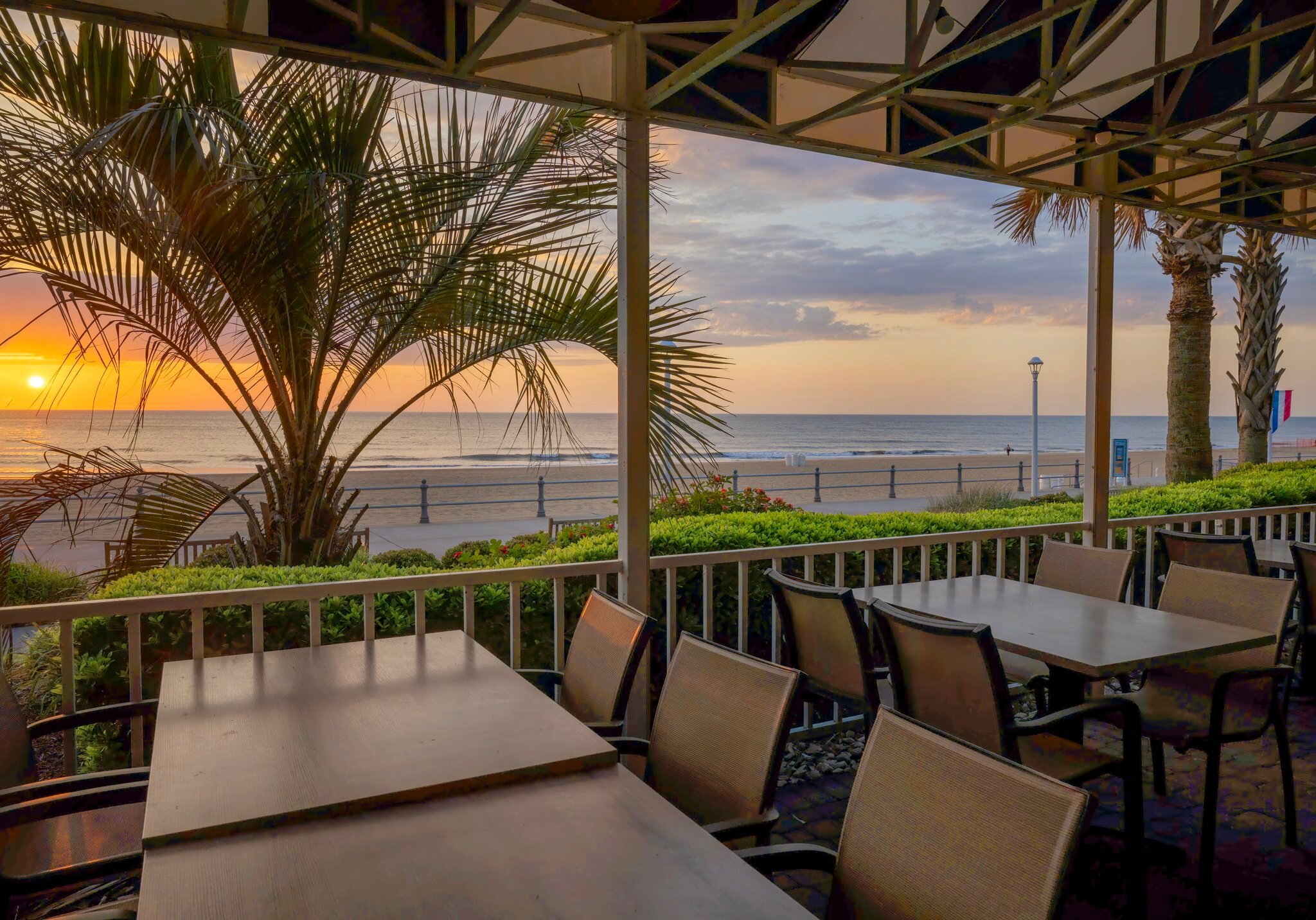 Фото Holiday Inn & Suites Virginia Beach North Beach, an Ihg Hotel