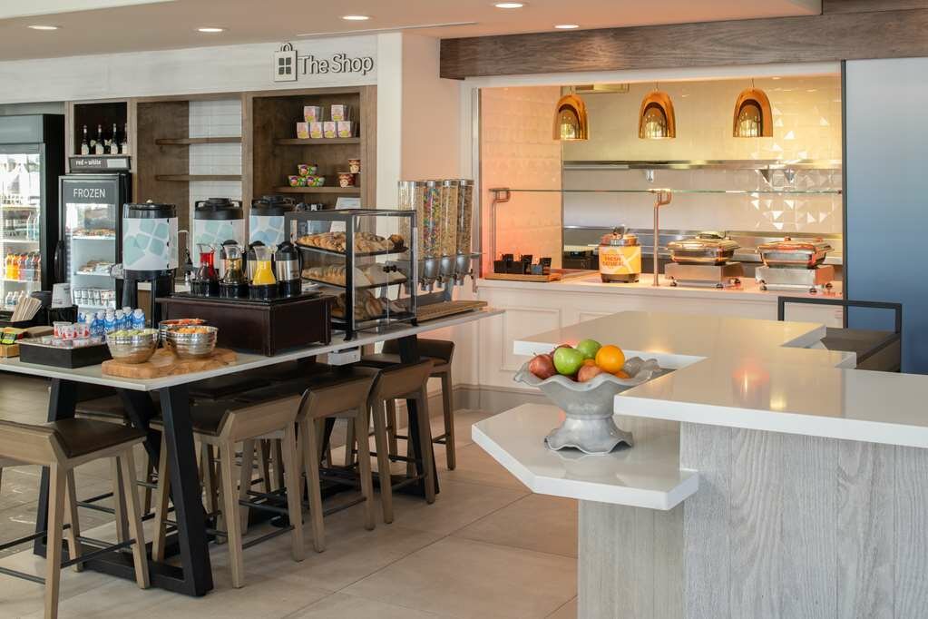 Фото Hilton Garden Inn Fontana