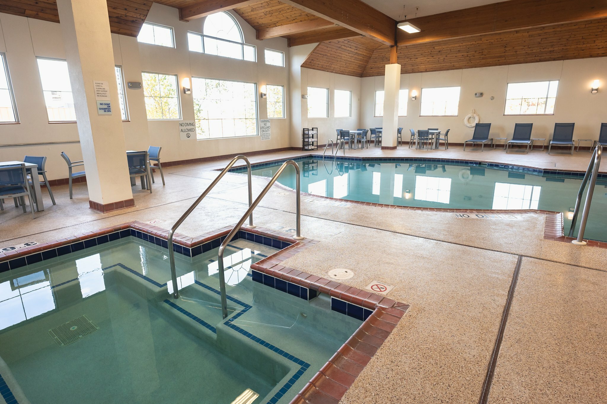 Фото Holiday Inn Express Houghton-Keweenaw, an Ihg Hotel