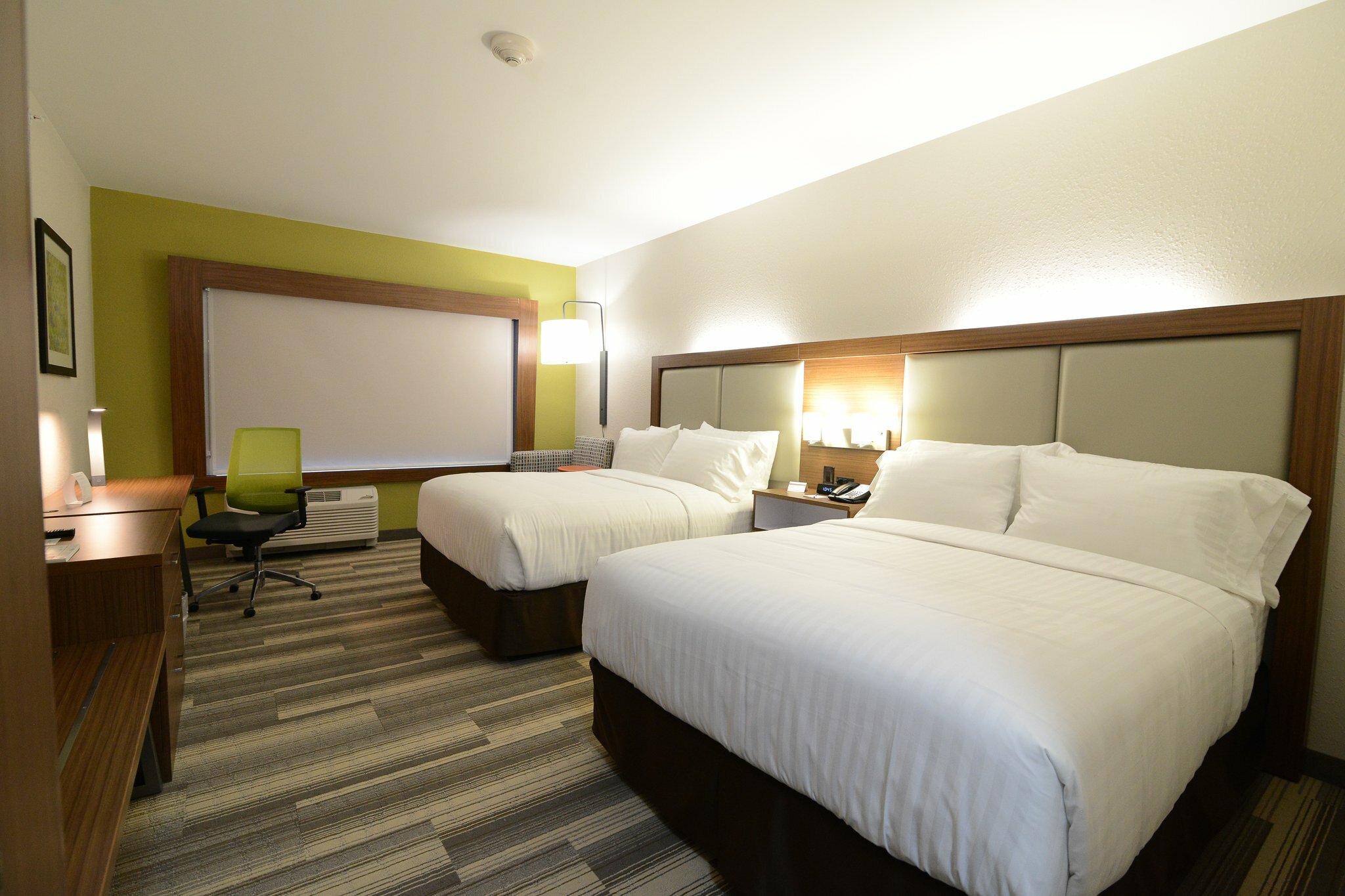 Фото Holiday Inn Express & Suites Chicago North Shore - Niles, an Ihg Hotel