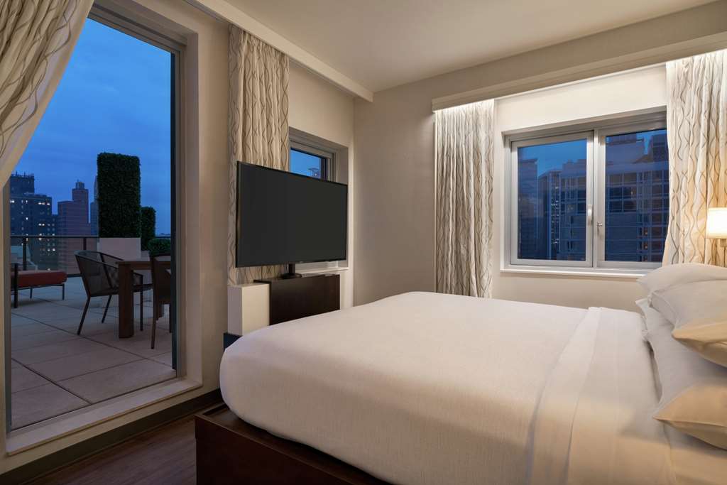 Фото Embassy Suites by Hilton New York Manhattan Times Square