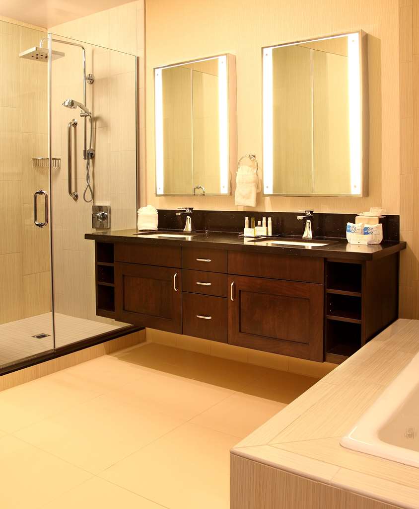 Фото DoubleTree by Hilton Claremont