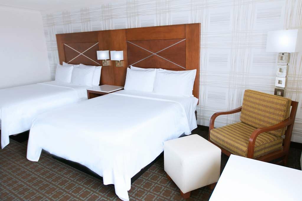 Фото DoubleTree by Hilton Madison Downtown