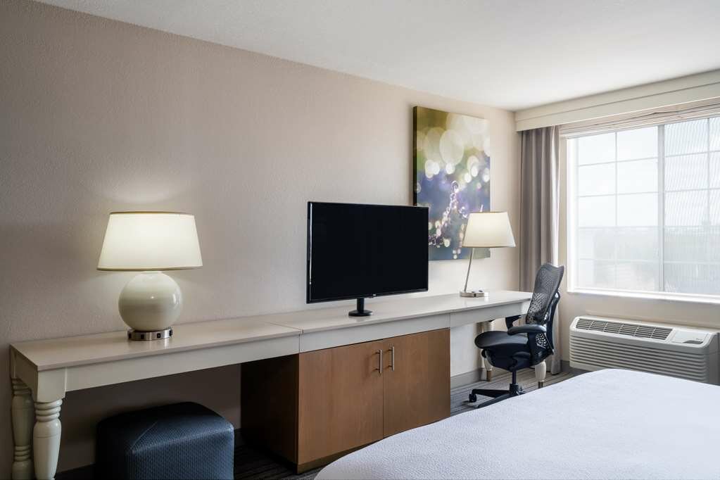 Фото Hilton Garden Inn Bakersfield