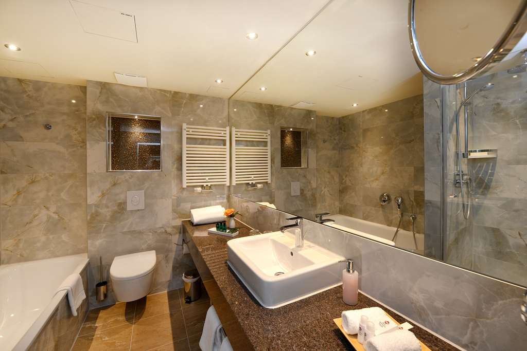 Фото Best Western Plus Delta Park Hotel