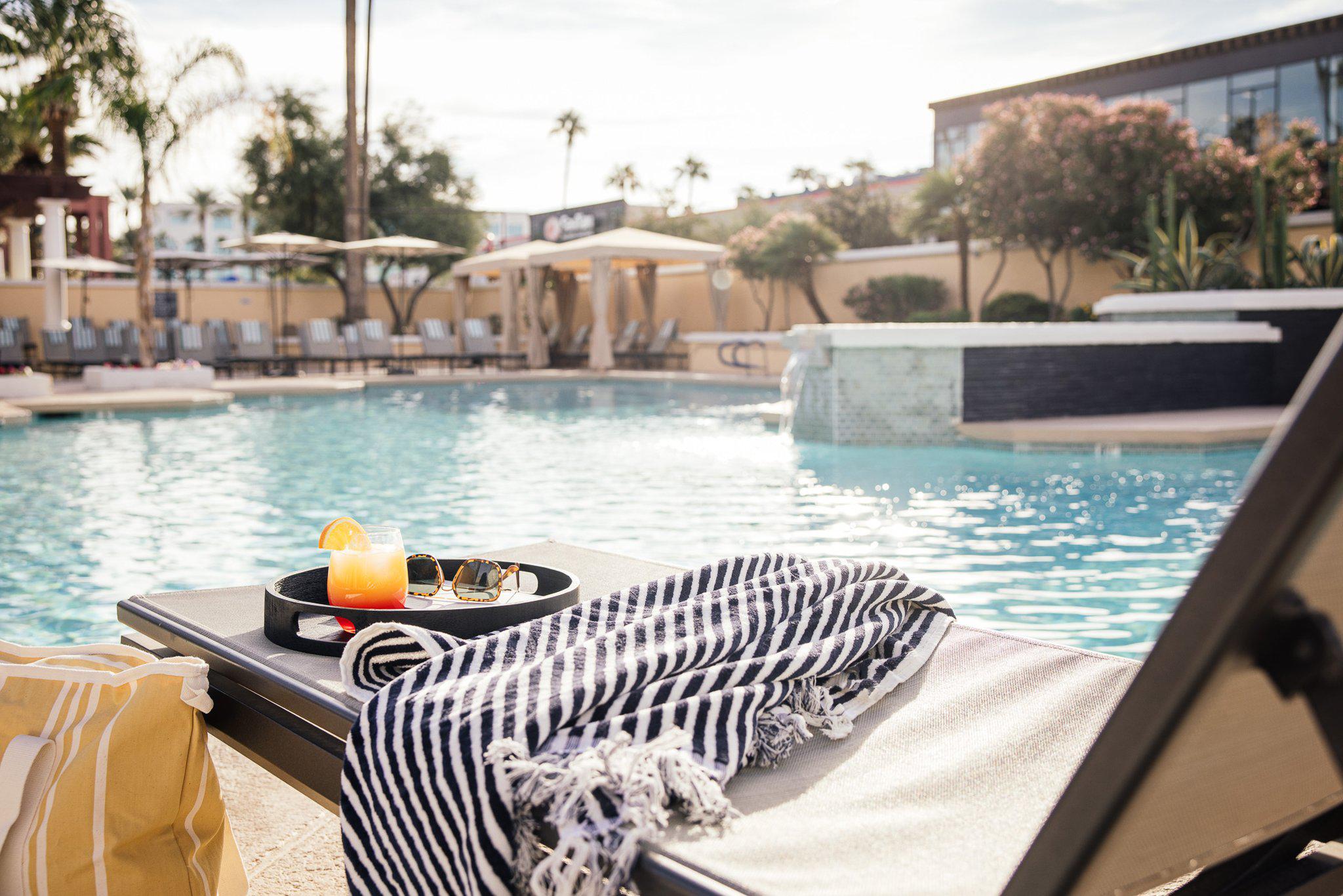 Фото Crowne Plaza Phoenix - Chandler Golf Resort, an Ihg Hotel