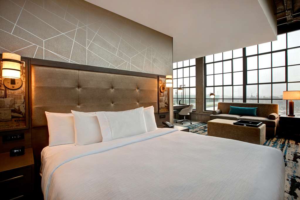 Фото Embassy Suites by Hilton Rockford Riverfront