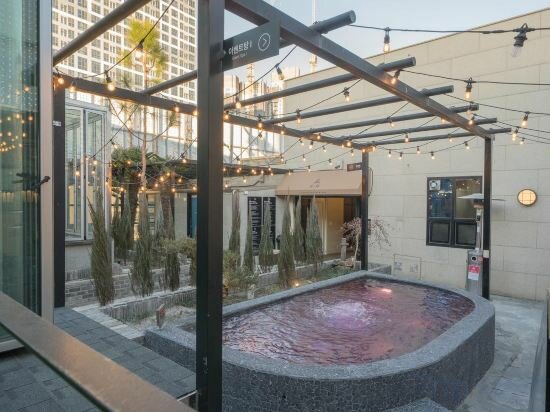 Фото February Hotel The Signature Dongseongro