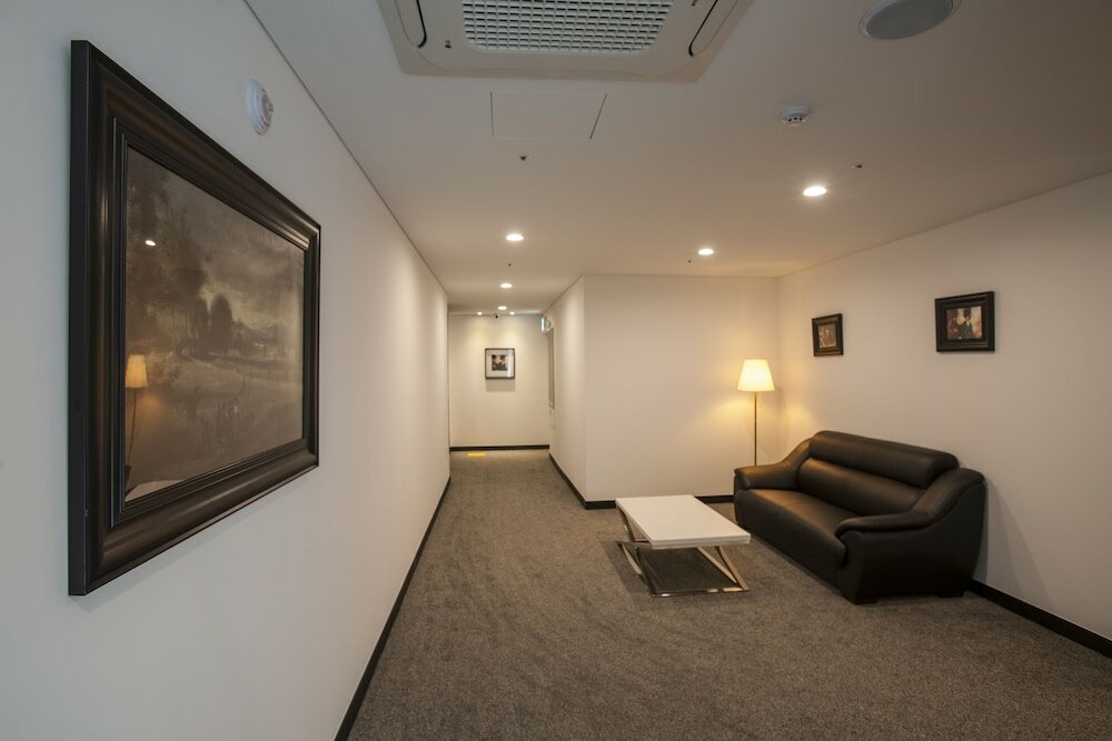 Фото Gangneung Tourist Hotel